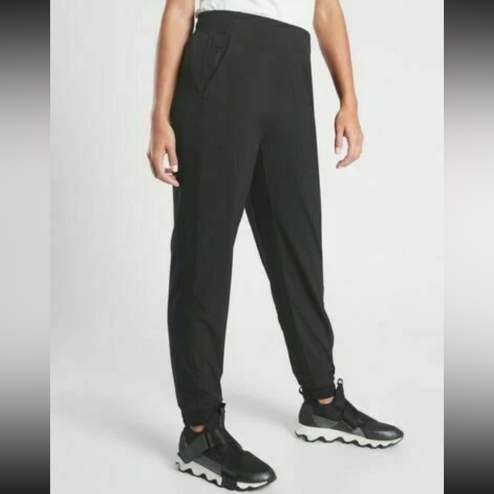 Like New! Athleta Black Brooklyn Lined Joggers (Size 8)